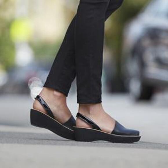 NWT Kenneth Cole REACTION Women's Fine Glass Wedge Sandal sz 7.5 - Picture 7 of 9